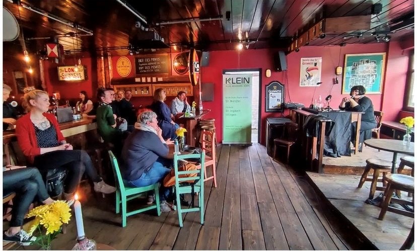 Germaine Paulus in JJ's Pub in St. Wendel. Die Lesung aus "Ohnmacht"