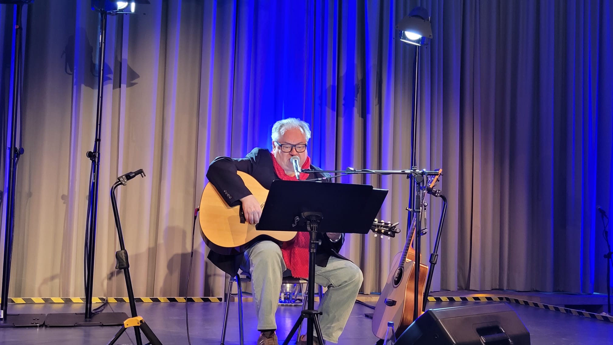 Heinz Rudolf Kunze, eingeladen von Raueiser, bei seiner Lesung mit Konzert im